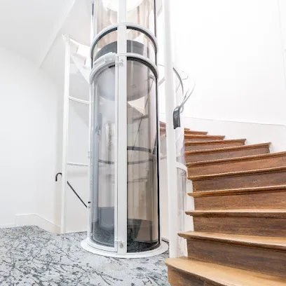 Photo de Monte escalier Bretagne | Expert solutions mobiles Rennes, ascenseur privatif, PVE | AMEO